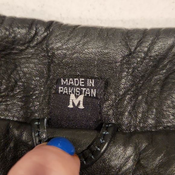 Gorgeous black leather motorcycle jacket size M with braided detail! - Picture 3 of 10